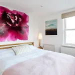 Elephant & Oxpecker 2 Bedrooms In Fulham