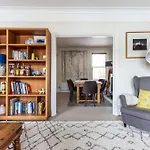 Elephant & Oxpecker 2 Bedrooms In Fulham